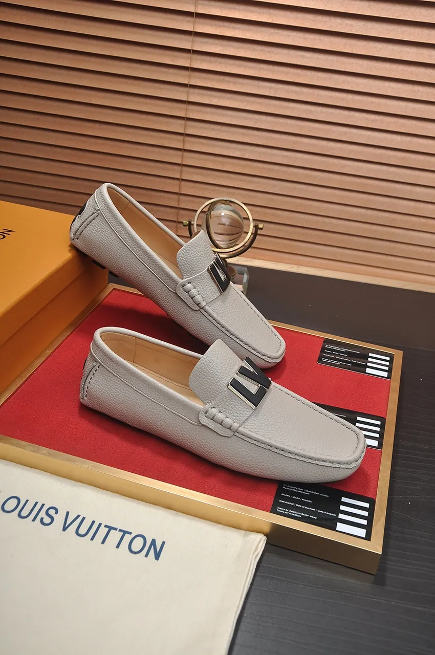 Men's men's shoes 💰420💶 [LV Doudou shoes] (water-dyed cowhide lining) new model is on the market, available on the official website. The new Doudou shoes are processed into single-color materials, and the uppers are made of imported horsehide leather. The body of the shoe is fully hemmed with mark thread, and is lined with imported original cowhide leather. The elegant shoe shape is super suitable for all-matching, and the size is 38-44.
